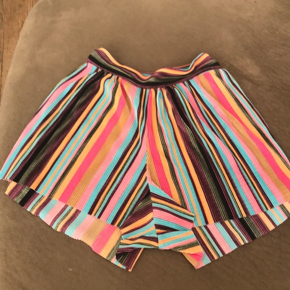 Striped colored shorts - Picture 2 of 2
